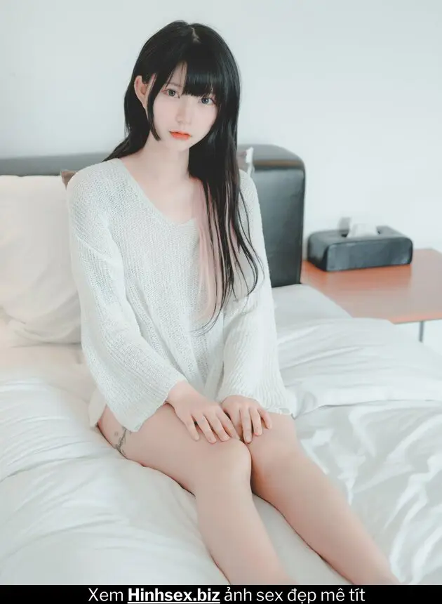 Ảnh sex 2k bé mặc quần ngọc trai 2