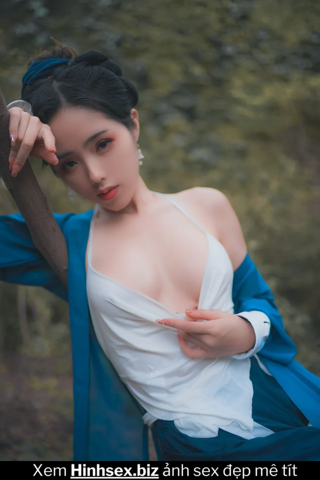 Vì nhớ thương dương huynh nên cô cô nứng quá hình 3